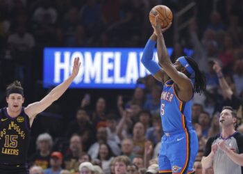 Lakers fall to Thunder as Luka Doncic leaves with hamstring damage