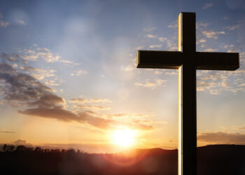 French TV compares Christian cross to Nazi symbols — RT World Information