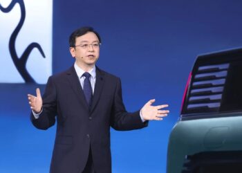 BYD CEO takes Beijing subway to auto present, video goes viral. Watch