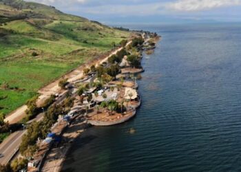 Kinneret ends March above backside purple line