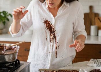 Tips on how to Get Chocolate Out of Garments (Darkish, Milk, and White Examined)
