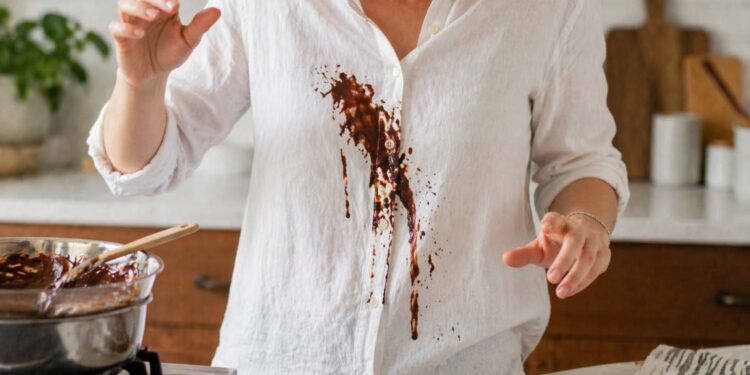 Tips on how to Get Chocolate Out of Garments (Darkish, Milk, and White Examined)