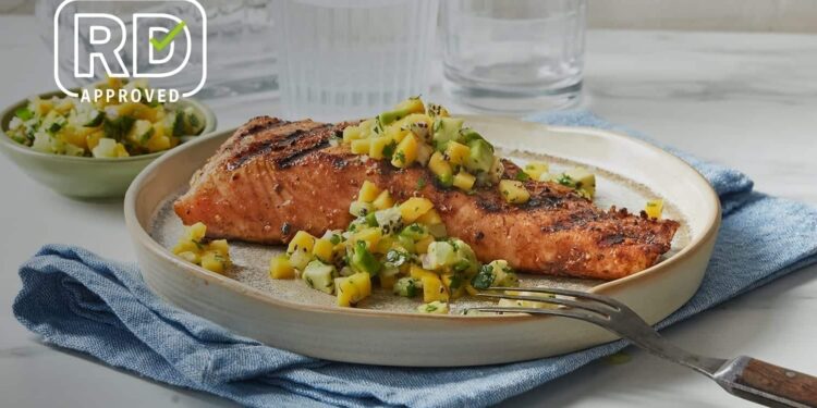 Grilled Salmon With Spicy Mango Salsa