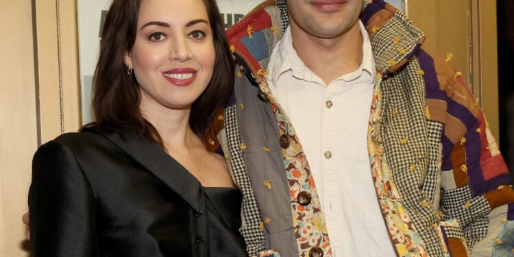 Aubrey Plaza, Christopher Abbott Step Out After Being pregnant Information