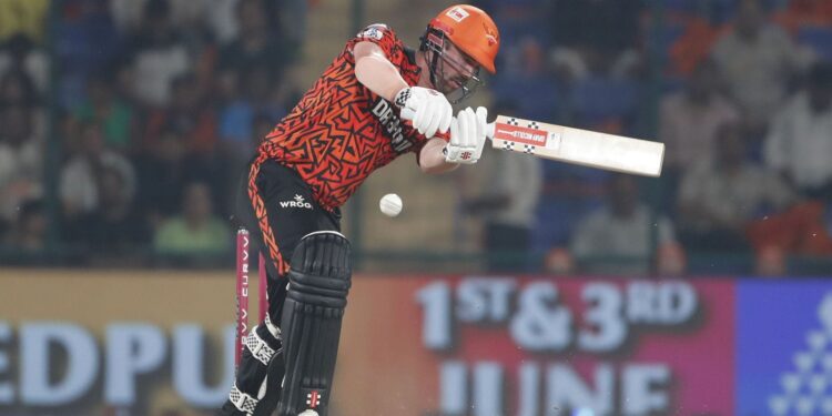 Full listing of award winners, participant of the match, scorecard & information