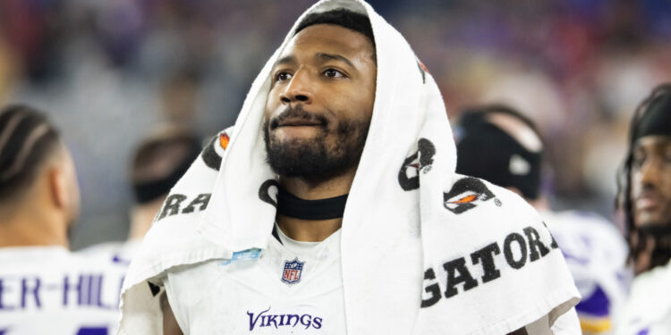 Eagles get fast pass-rushing assist with blockbuster commerce