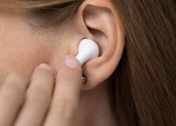 Warning Indicators That Your Earbuds Are Truly Hurting Your Ears