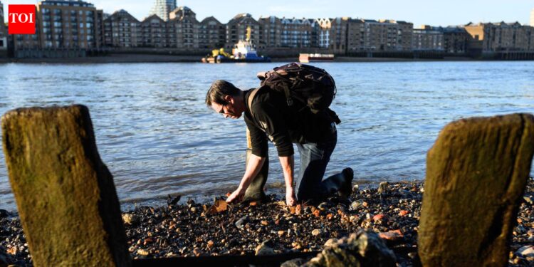 Meet Mudlarks: The treasure hunters uncovering centuries-old secrets and techniques from the River Thames | World Information