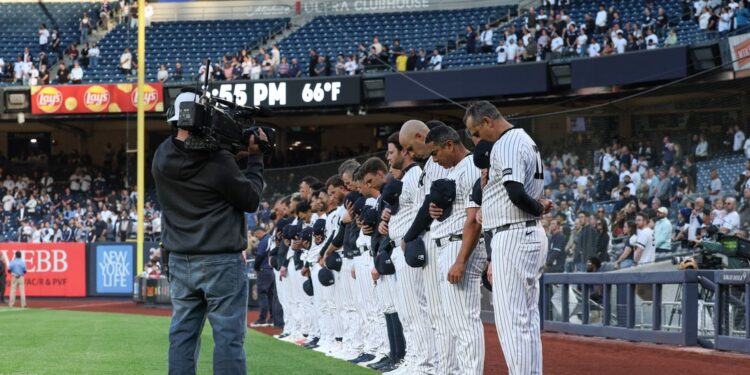 MLB roundup: Yankees, mourning John Sterling’s demise, rout Orioles