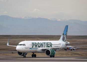 Trespasser sucked into passenger jet engine at Denver airport (GRAPHIC VIDEO) — RT World Information