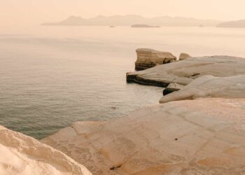 14 Finest Issues to Do in Milos, Greece (Seashores, Caves & Hidden Gems) – Hand Baggage Solely