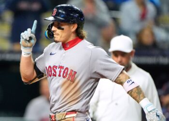 Duran, Contreras carry Crimson Sox to massive win over Royals