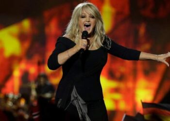 Singer Bonnie Tyler ‘recuperating’ in hospital after emergency surgical procedure – Nationwide