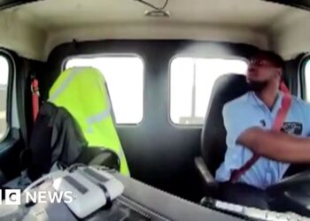 Second United Airways flight strikes car throughout touchdown