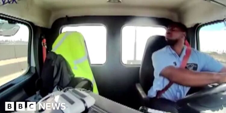 Second United Airways flight strikes car throughout touchdown