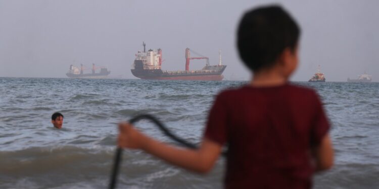 U.S. army says it intercepted Iranian assaults on 3 Navy ships in Strait of Hormuz : NPR
