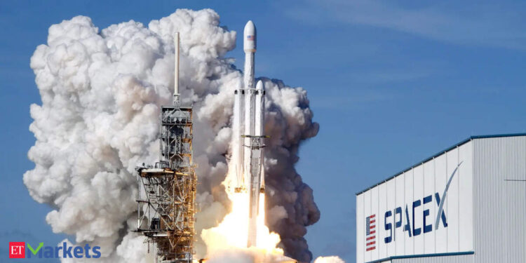 SpaceX needs common buyers to assist its inventory launch. Here is what to know earlier than clicking ‘purchase’