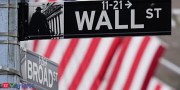 US shares: US market ends decrease as tech shares weigh on sentiment