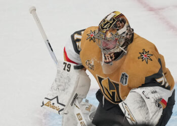 [WATCH] Carter Hart cries in Jack Eichel’s arms after Vegas Golden Knights lose Stanley Cup Last