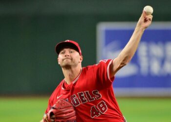 Angels give Reid Detmers loads of help in rout of Diamondbacks