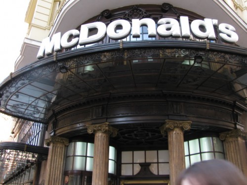 Is McDonald’s Corp (MCD) One of many Finest Shares to Purchase In response to Billionaire Invoice Gates?