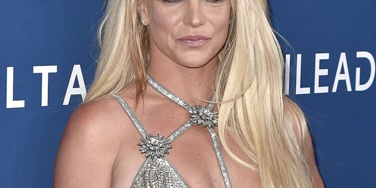 Britney Spears Debuts Hair Transformation