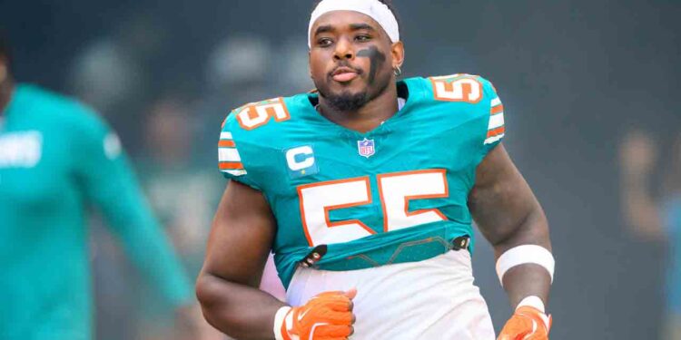 AP Supply: Dolphins conform to 3-year extension with centre Aaron Brewer
