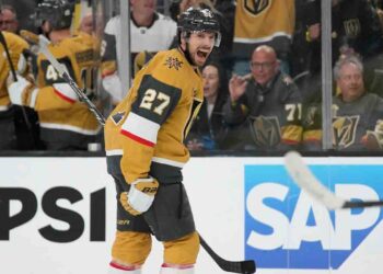 Theodore scores game-winner as Golden Knights beat Hurricanes in 2OT