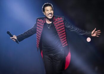 Lionel Richie Falls Sick On Stage; Cuts Brief First Night time Of New Tour