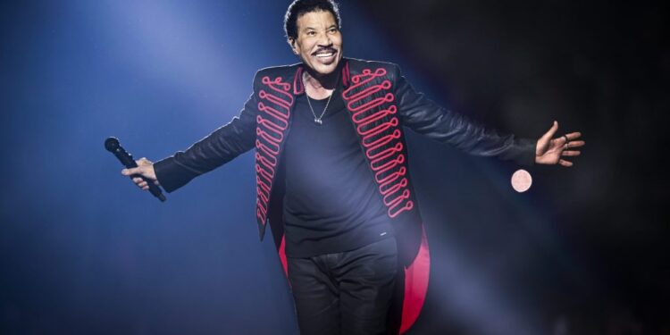 Lionel Richie Falls Sick On Stage; Cuts Brief First Night time Of New Tour