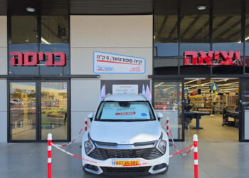 Israeli retail chains line as much as promote vehicles