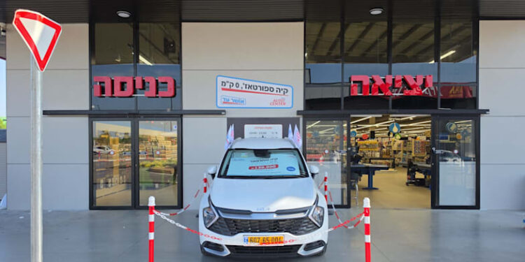 Israeli retail chains line as much as promote vehicles