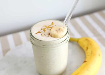 Banana Smoothie – A Stunning Mess