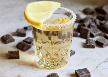Chocolate Cake Shot – A Stunning Mess