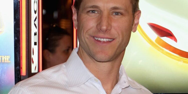 The Bachelor’s Jake Pavelka Marries Fiancée Aimee 2 Years After Assembly
