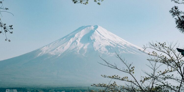 Mount Fuji Off-Season vs Peak Season: Which Is Higher for You?