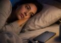 Why folks sleep with telephones subsequent to mattress? Psychology and sociology research say it isn’t due to any habit or love for devices