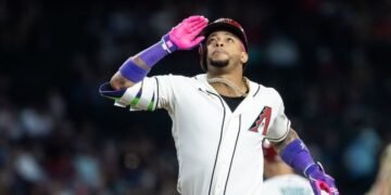 Diamondbacks cruise to win, stay unbeaten vs. Giants