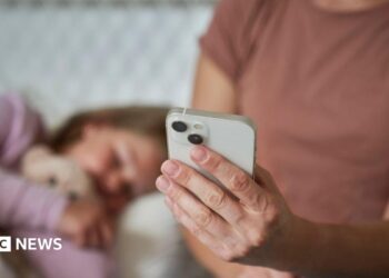 Dad and mom warned to not publicly share kids’s photos amid AI abuse dangers