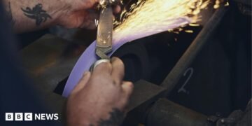 Manufacturing: How trainees mix tech and age-old expertise