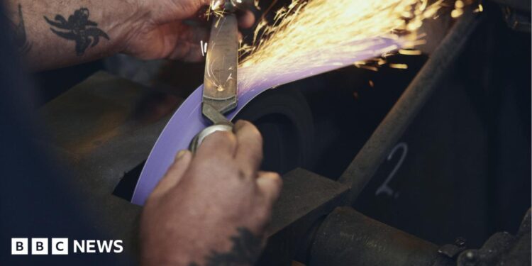 Manufacturing: How trainees mix tech and age-old expertise