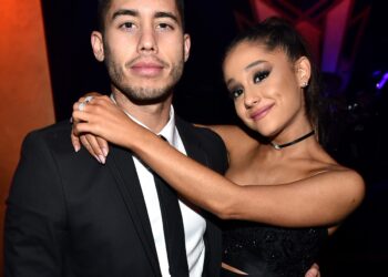Ricky Álvarez Helps Ariana Grande Throughout Everlasting Sunshine Live performance Cease