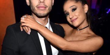 Ricky Álvarez Helps Ariana Grande Throughout Everlasting Sunshine Live performance Cease