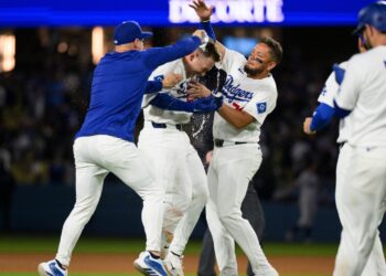 Dashing delivers dramatic Eleventh-inning walk-off as Dodgers edge Rockies 