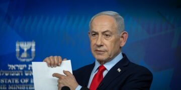 Netanyahu spends NIS 2.7m on non-public houses with public cash