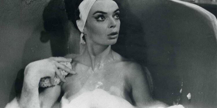 TERROR-CREATURES FROM THE GRAVE Barbara Steele! Free on-line