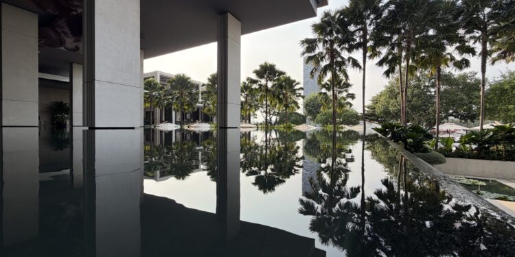 4 Seasons Lodge Bangkok at Chao Phraya River