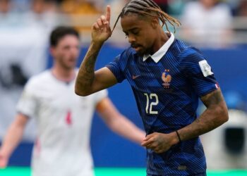 Bradley Barcola switch information: Jamie Carragher says Liverpool don’t want PSG winger as a lot as they want a Mohamed Salah alternative | Soccer Information