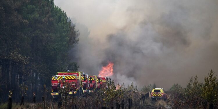 With wildfires raging in France and Spain, hearth crews race towards subsequent warmth wave : NPR