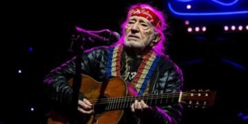 Willie Nelson urges individuals to ‘battle in opposition to knowledge centres invading our land’ – Nationwide